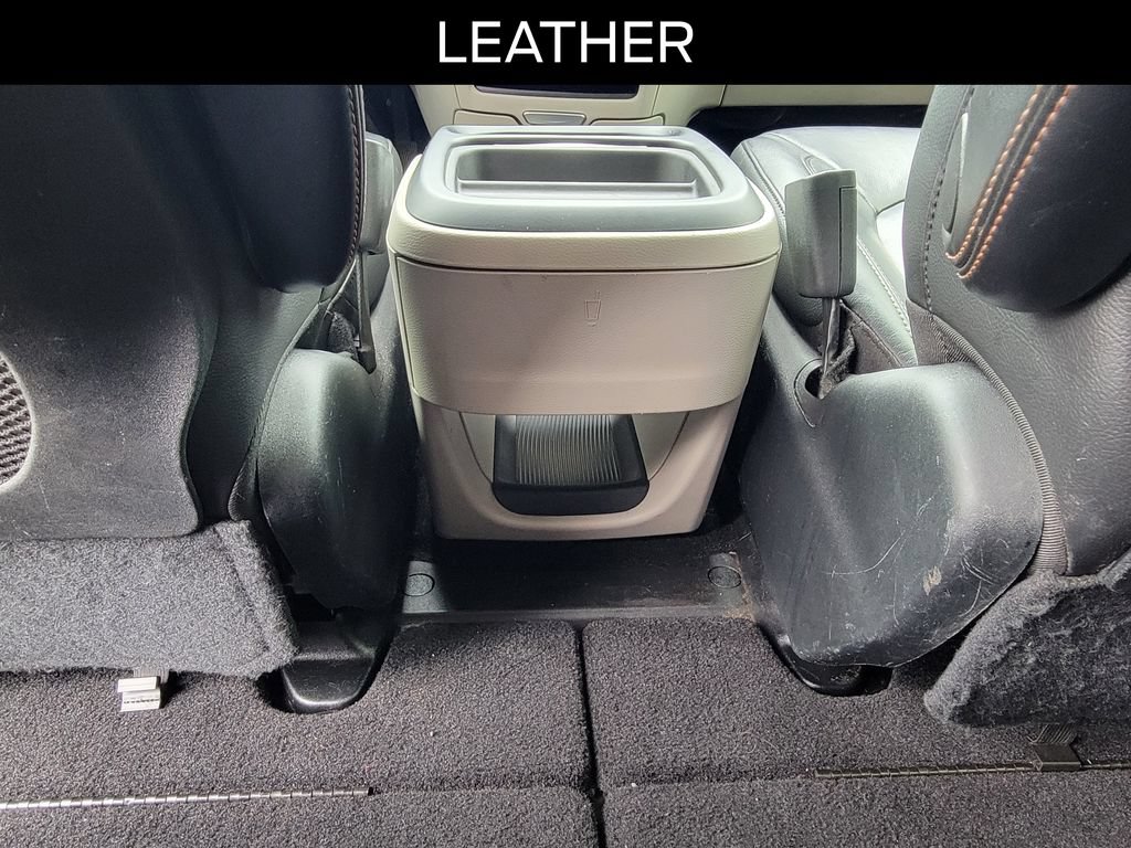 Used 2017 Chrysler Pacifica Touring-L FWD image 11