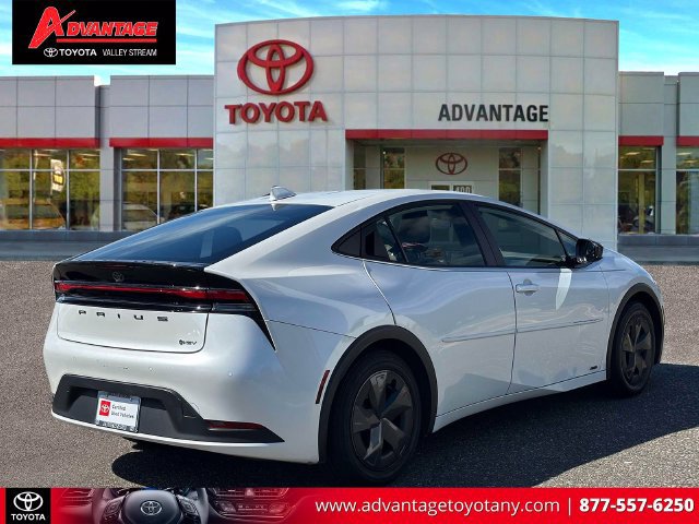 Used 2023 Toyota Prius LE AWD/4WD image 7