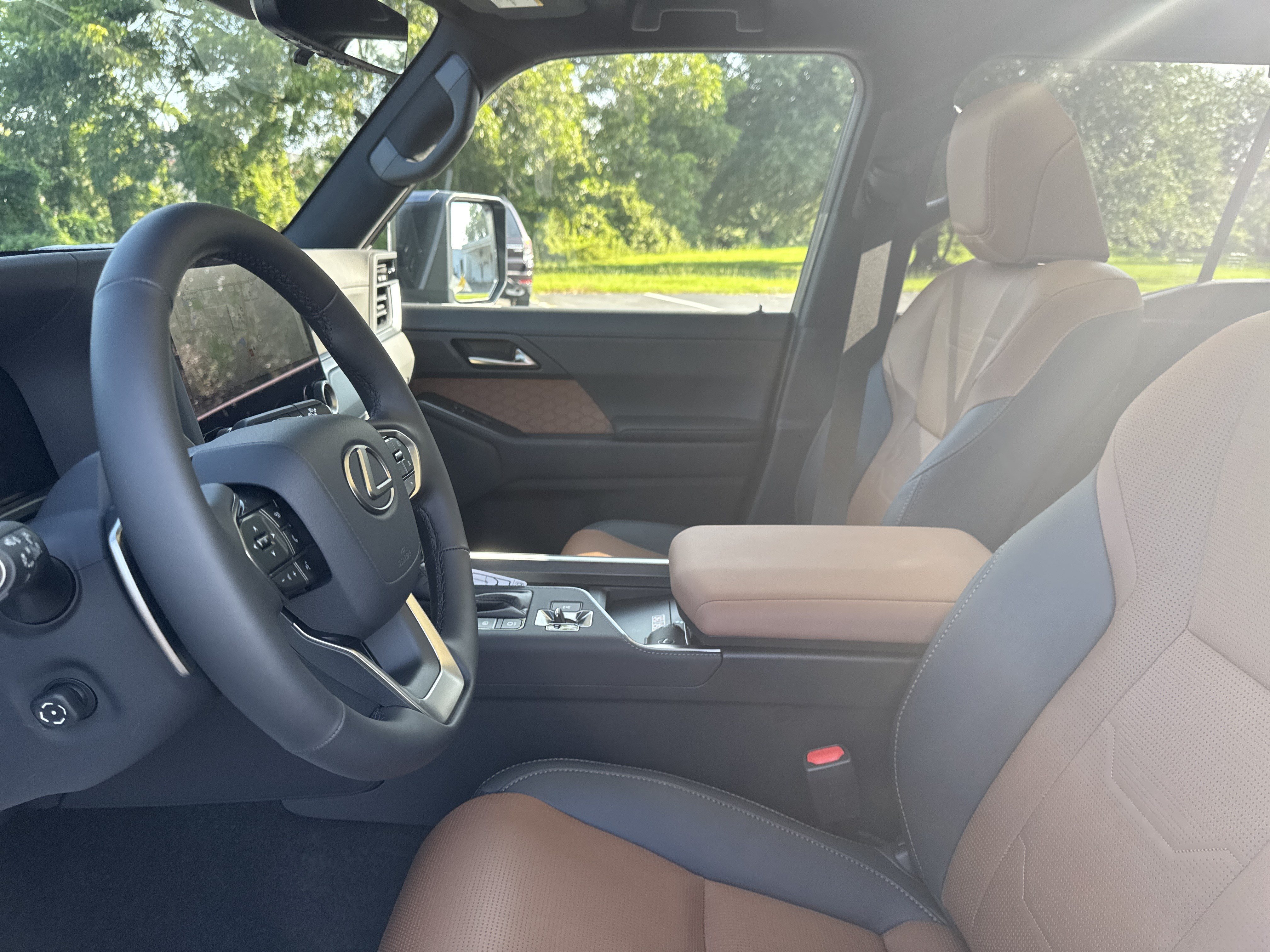 Used 2026 Lexus GX 550 w/ Accessory Package (2T) AWD/4WD image 13