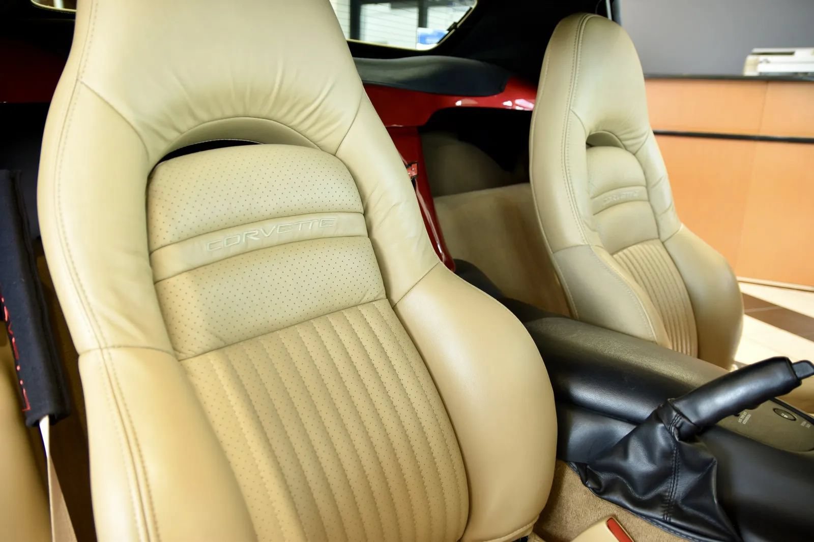Used 2004 Chevrolet Corvette Convertible w/ Preferred Equipment Group RWD image 25