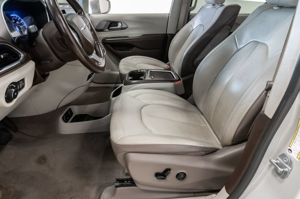 Used 2019 Chrysler Pacifica Touring-L Plus w/ Advanced Safetytec Group FWD image 10