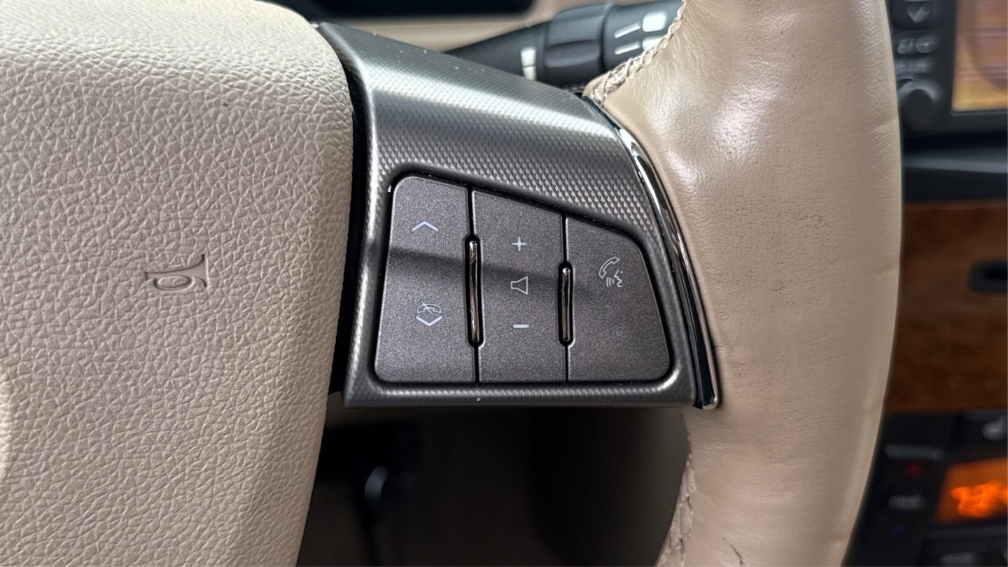 Used 2009 Cadillac XLR RWD image 26