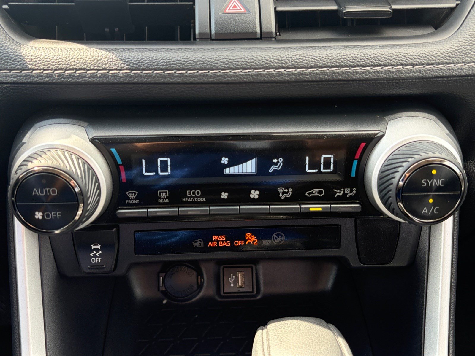 Used 2025 Toyota RAV4 XLE AWD/4WD image 17
