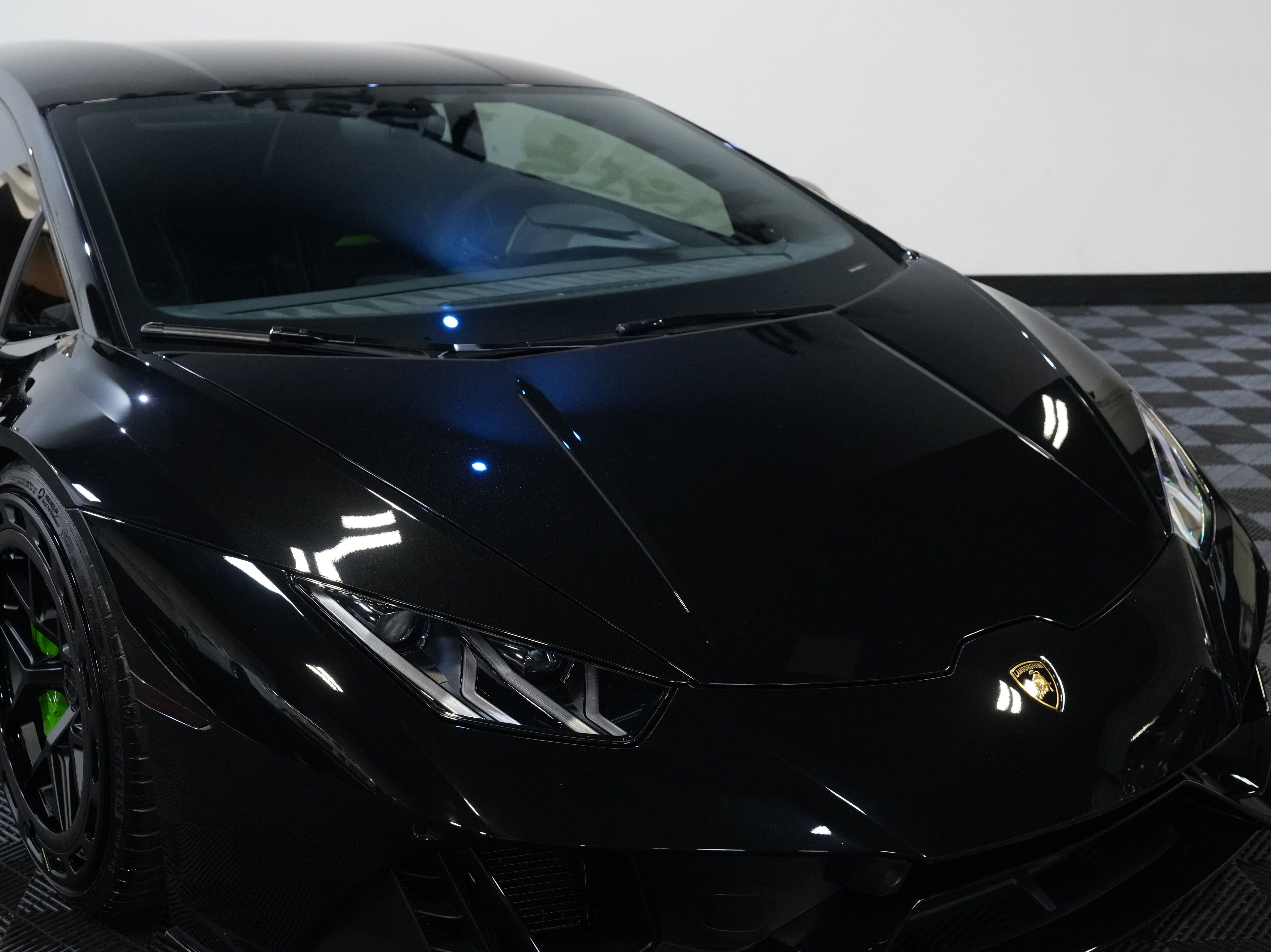 Used 2021 Lamborghini Huracan EVO image 12