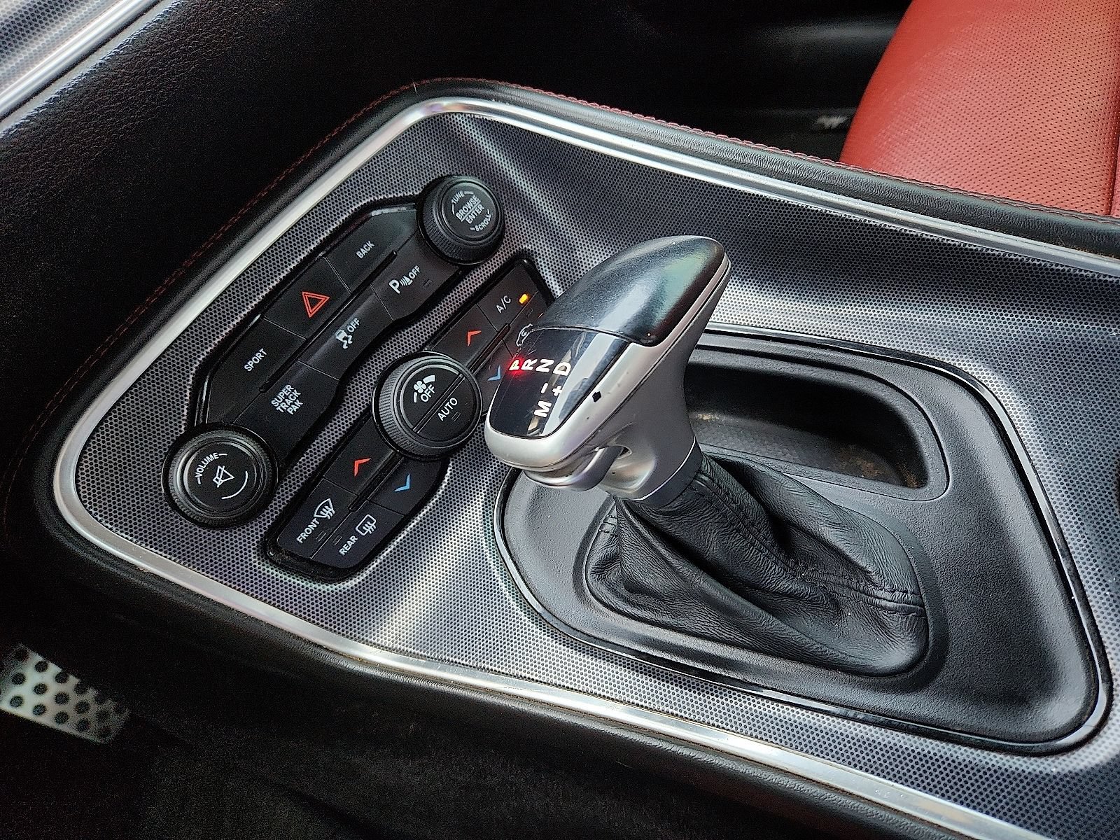 Used 2015 Dodge Challenger R/T Plus RWD image 25