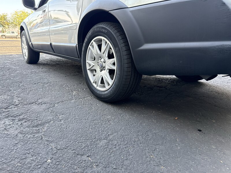 Used 2007 Volvo XC70 AWD/4WD image 6