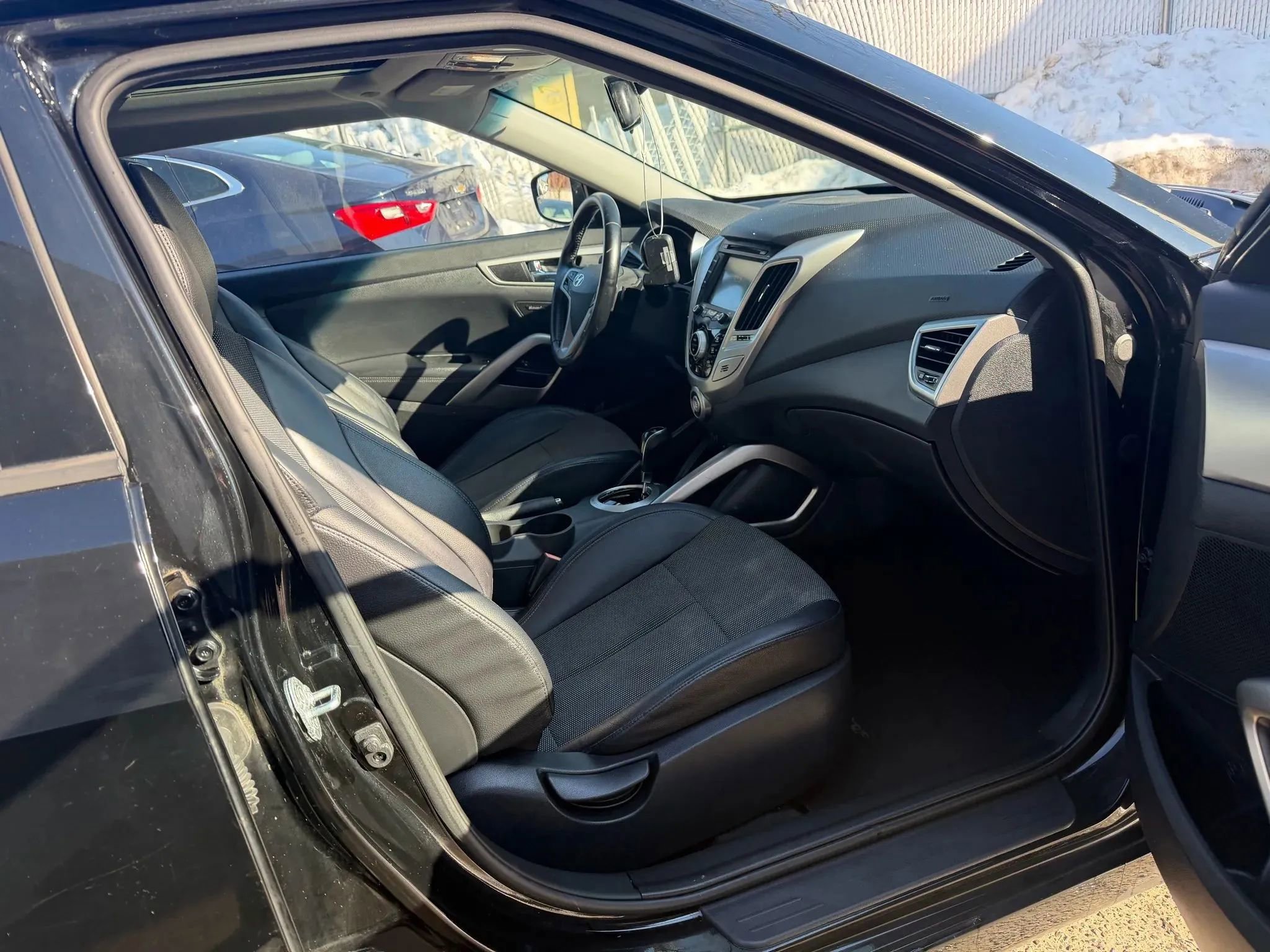 Used 2015 Hyundai Veloster w/ Option Group 03 image 28