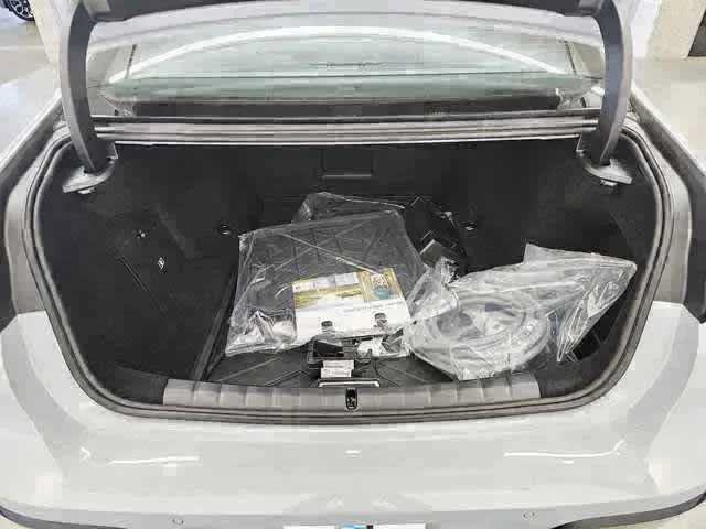 Certified 2025 BMW 750e xDrive w/ Executive Package AWD/4WD image 29