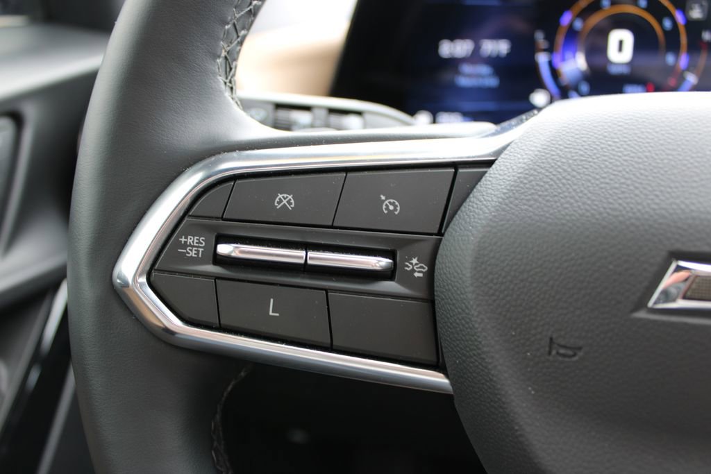 Used 2025 Chevrolet Equinox ACTIV w/ Safety and Technology Package image 38