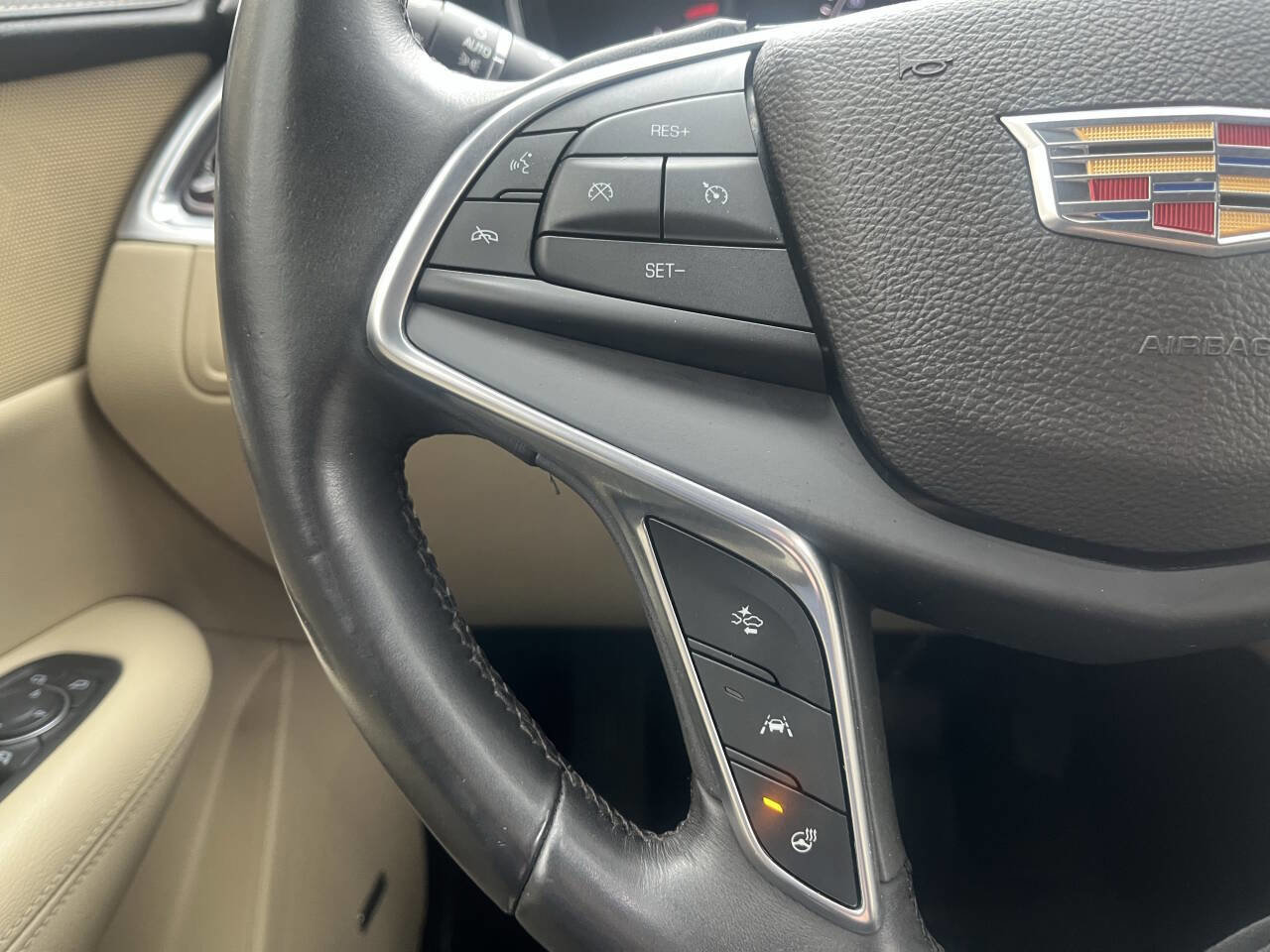 Used 2017 Cadillac XT5 Luxury w/ Driver Awareness Package image 15