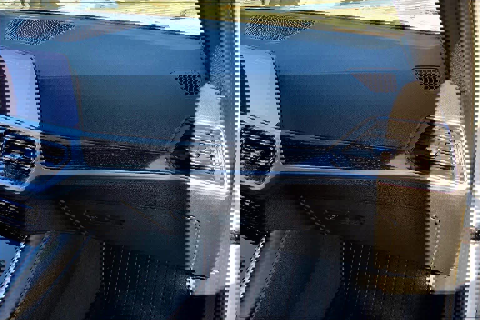 Used 2021 BMW 330i Sedan w/ Driving Assistance Package image 17