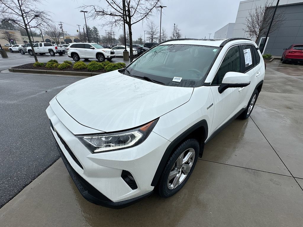 Used 2021 Toyota RAV4 XLE Premium image 5