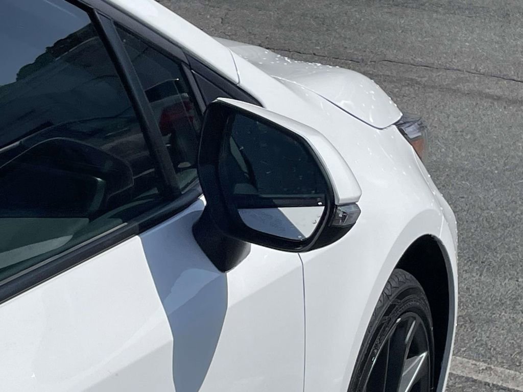 Used 2025 Toyota Corolla SE image 30