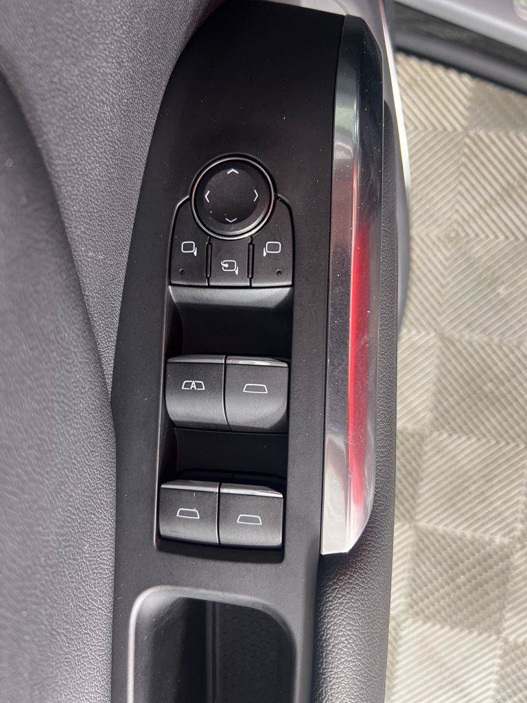 Used 2024 Chevrolet Traverse RS FWD image 19