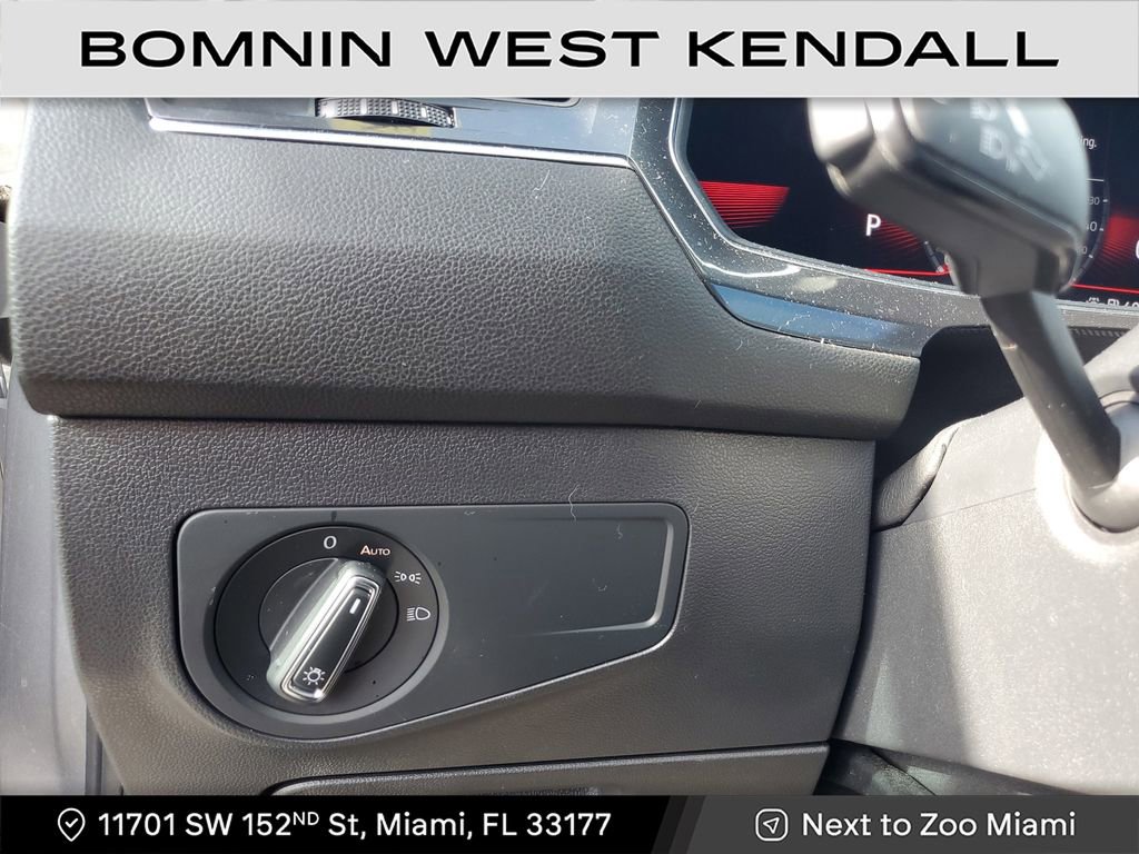 Used 2022 Volkswagen Tiguan SE R-Line image 26