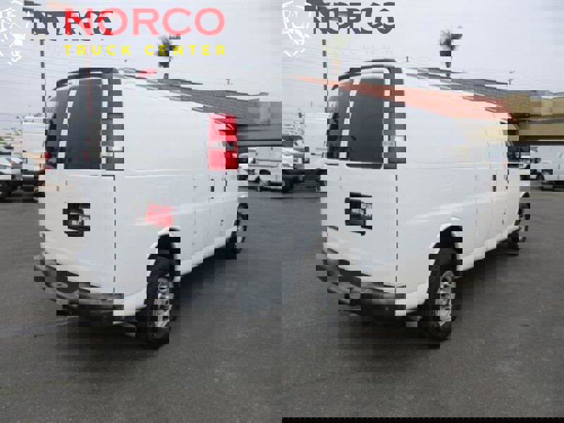 Used 2017 Chevrolet Express 2500 Extended image 2