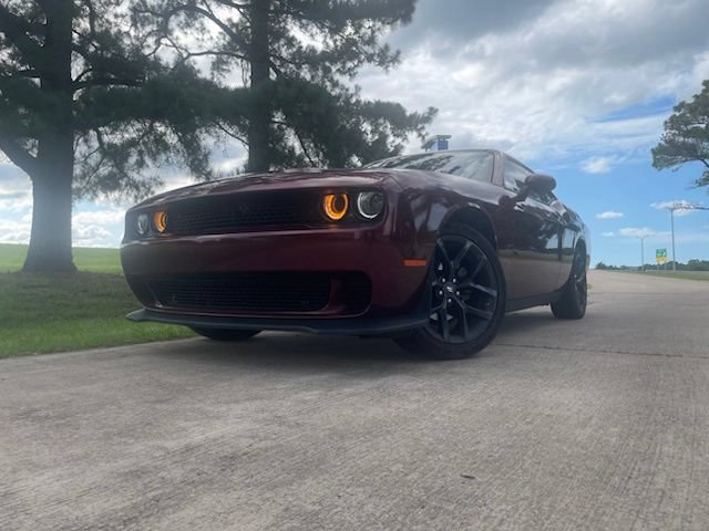 Used 2022 Dodge Challenger SXT w/ Blacktop Package RWD image 2