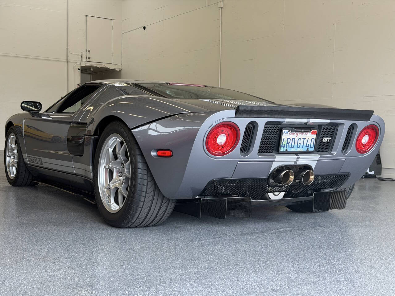 Used 2006 Ford GT RWD image 21