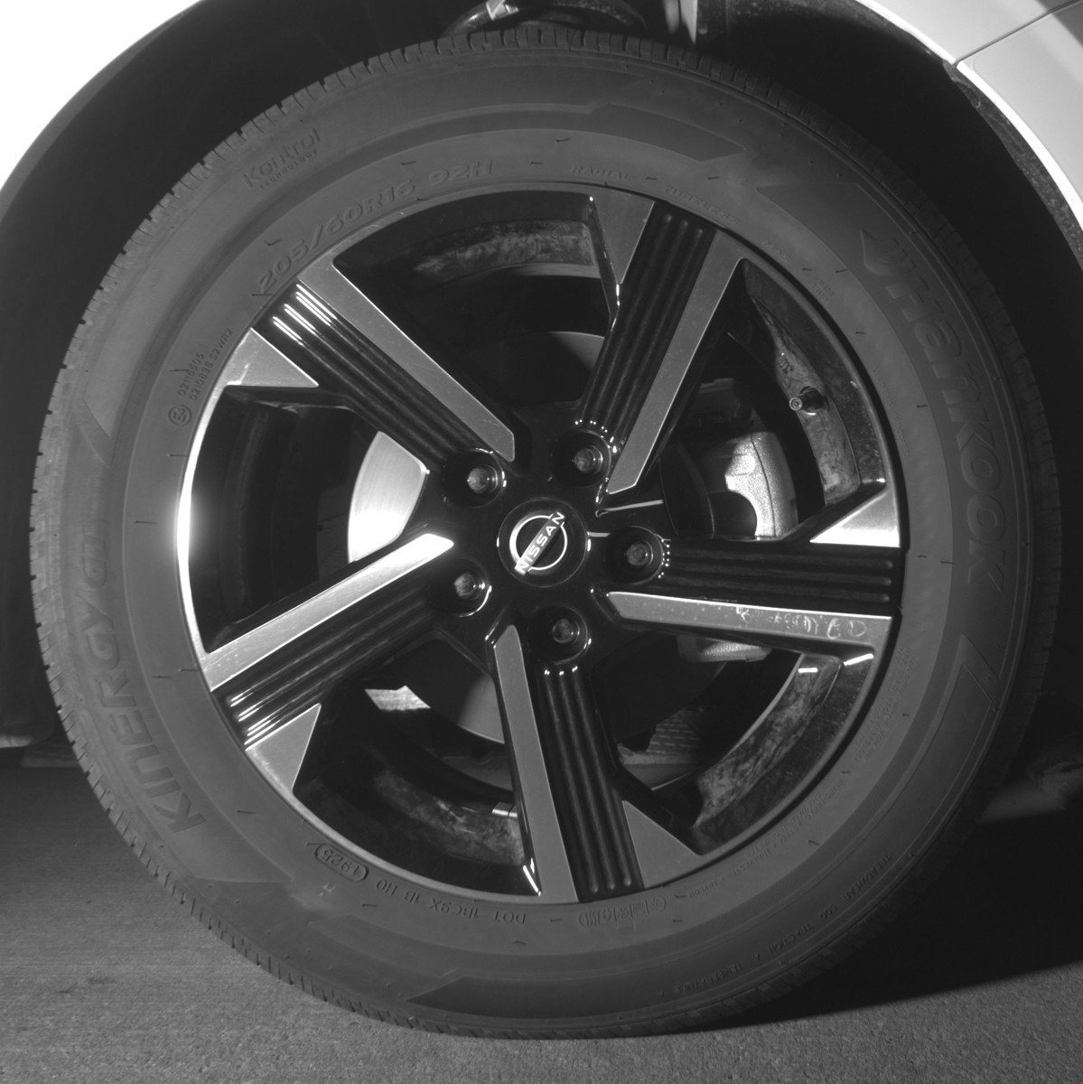 Used 2025 Nissan Sentra SV image 13
