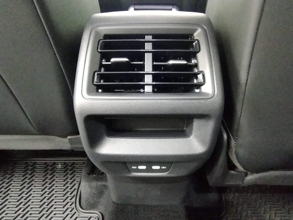 New 2026 Volkswagen Tiguan SE AWD/4WD image 32