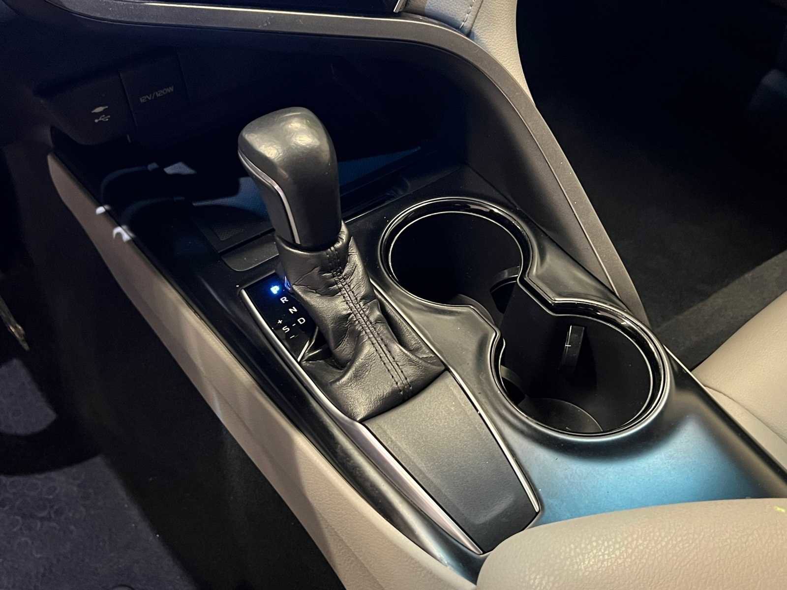 Used 2018 Toyota Camry SE image 22