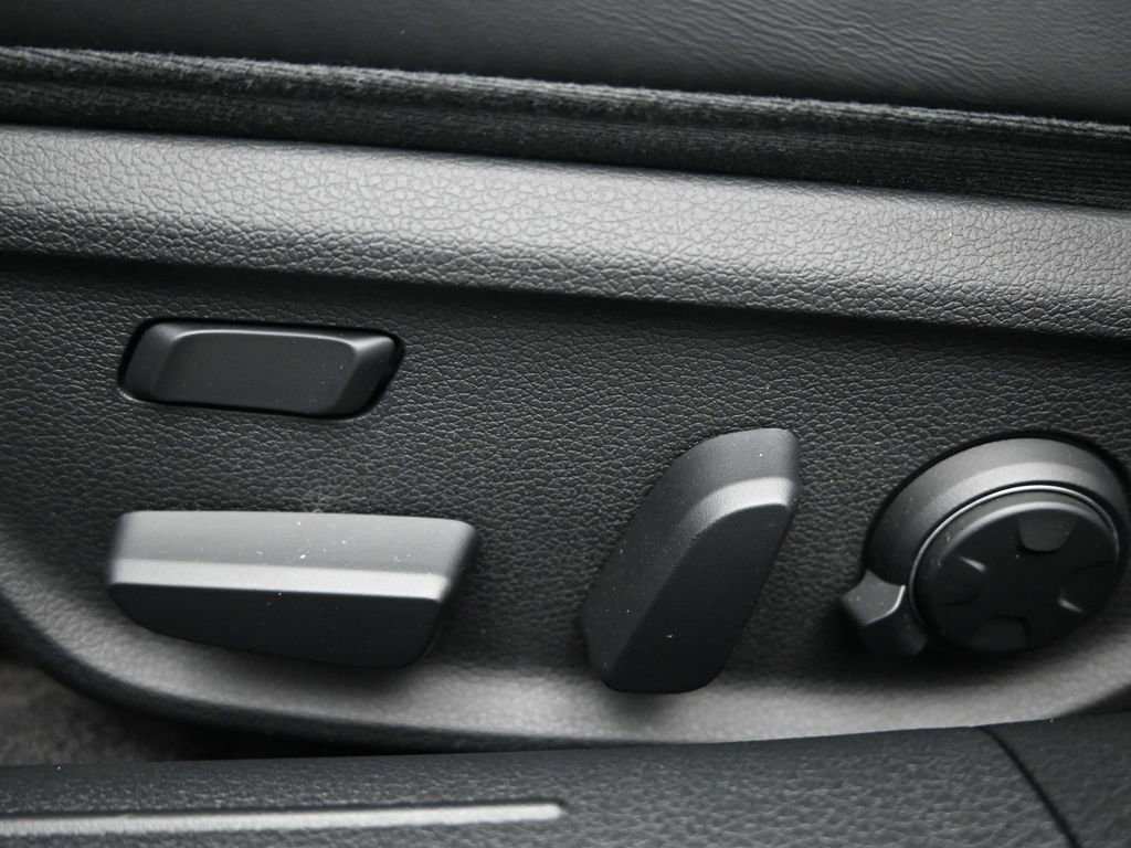 Used 2025 Genesis G70 3.3T Advanced w/ Sport Prestige Package image 10