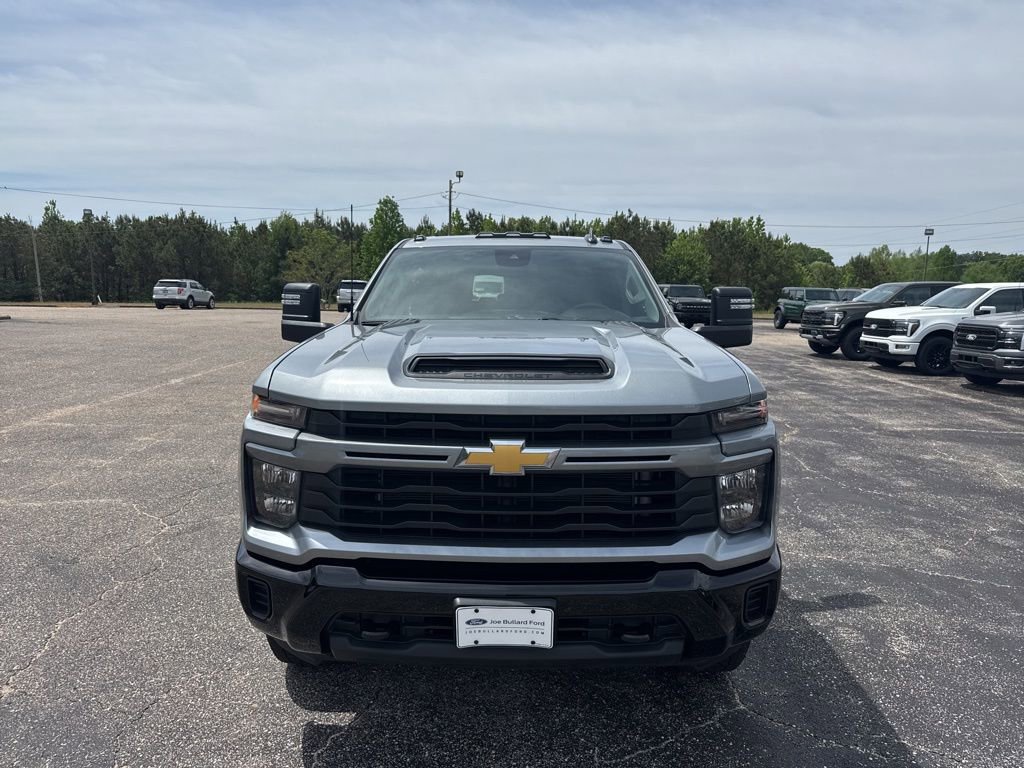 Used 2024 Chevrolet Silverado 2500 Custom w/ Custom Value Package AWD/4WD image 2