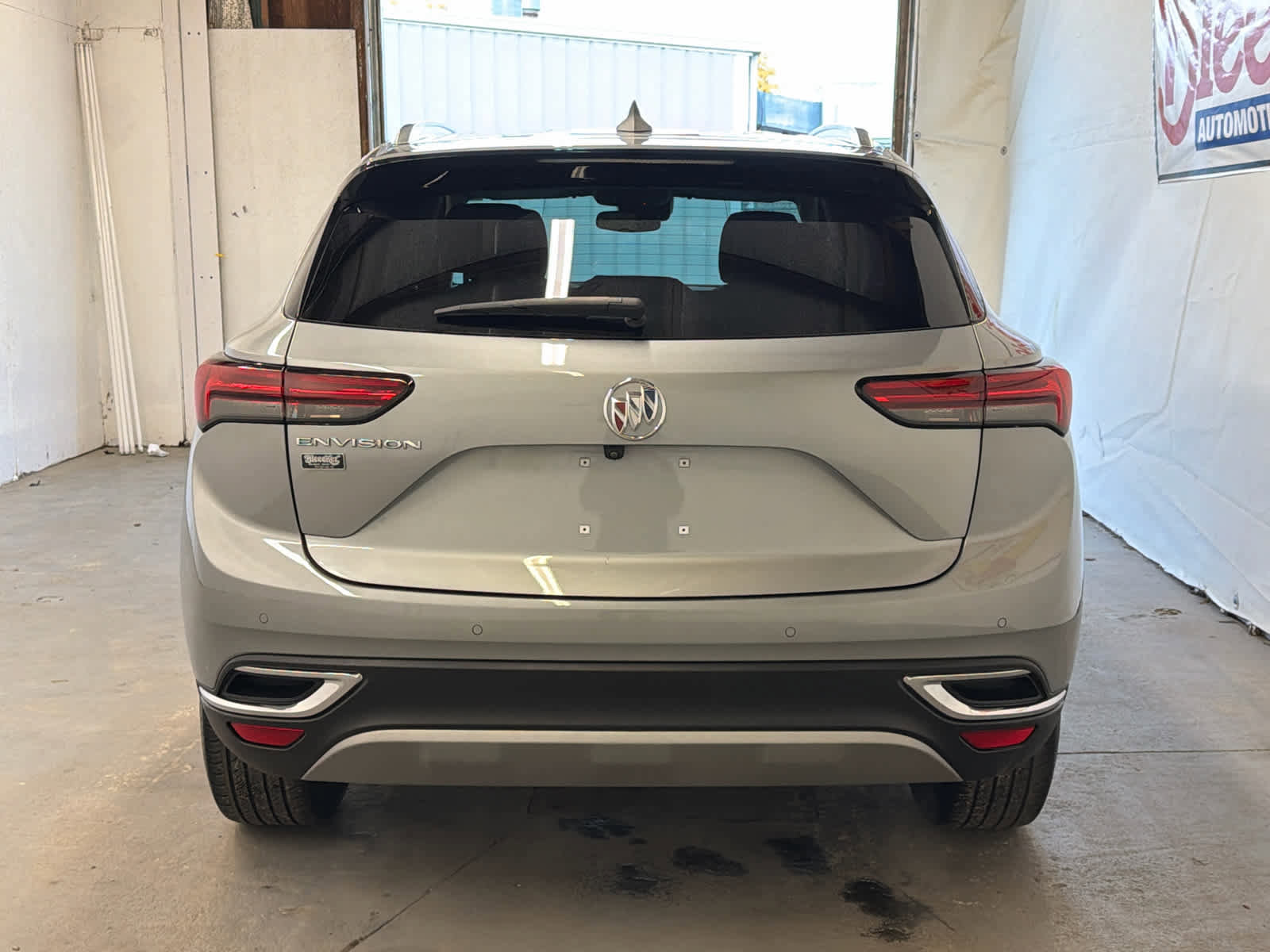 Used 2023 Buick Envision Essence image 6