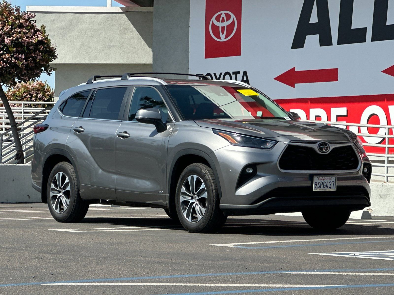 Used 2025 Toyota Highlander XLE AWD/4WD image 8