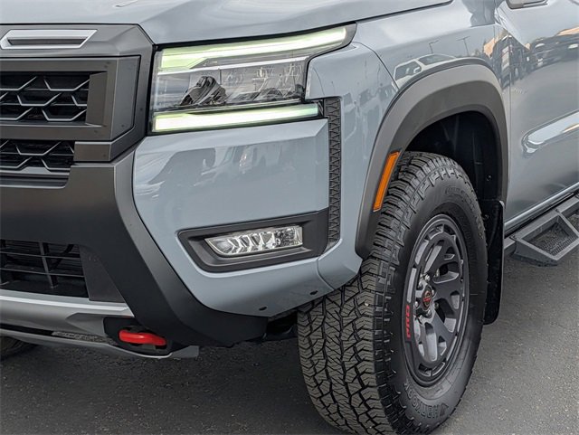 Used 2025 Nissan Frontier PRO-4X image 2