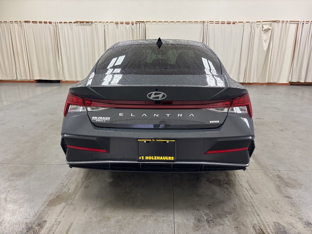 Used 2025 Hyundai Elantra Limited image 7