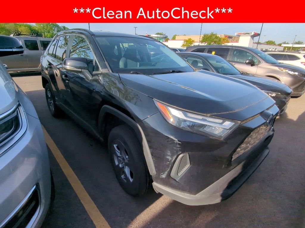Used 2022 Toyota RAV4 XLE AWD/4WD image 3