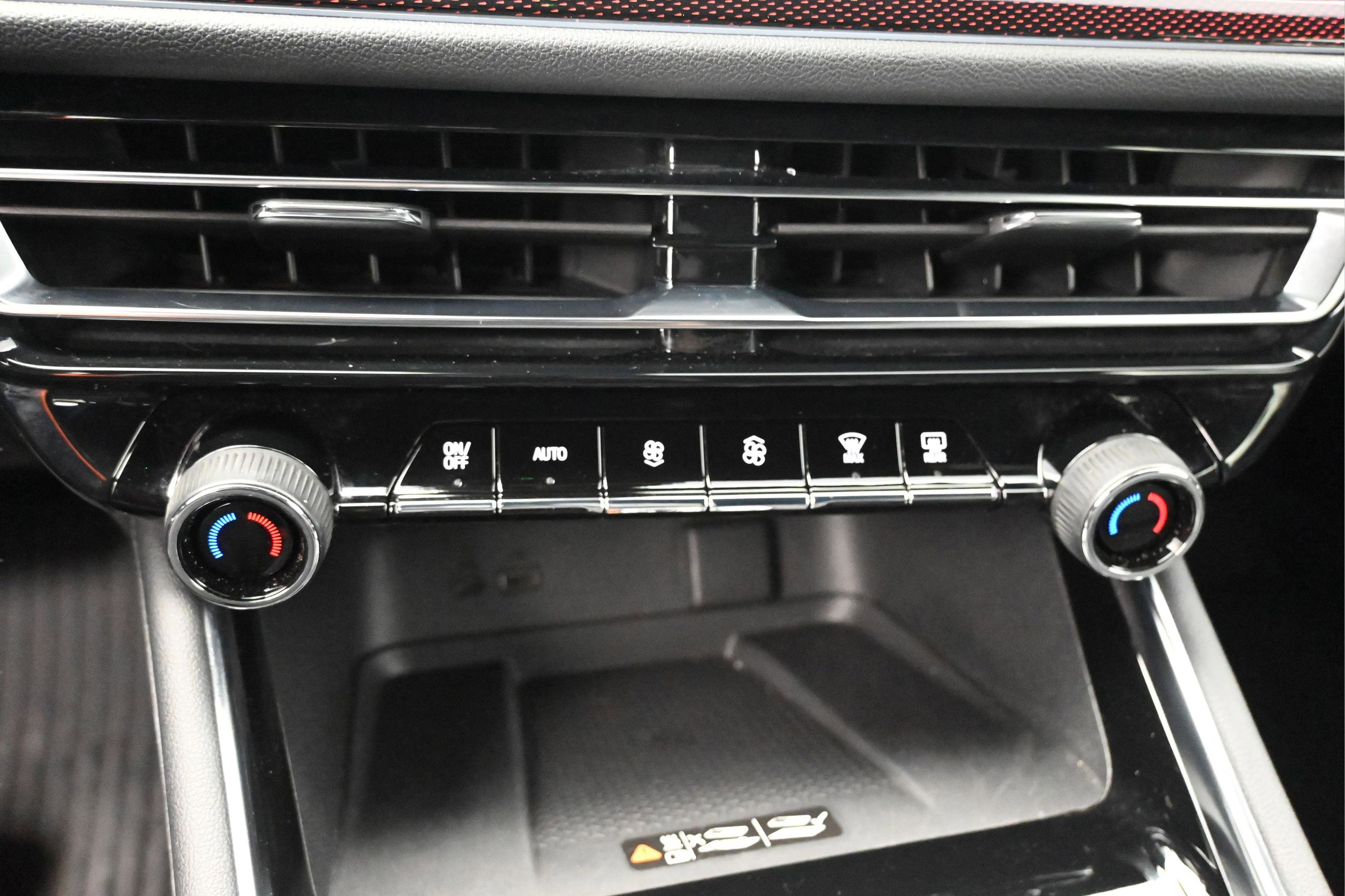 Used 2025 Chevrolet Traverse Z71 image 21