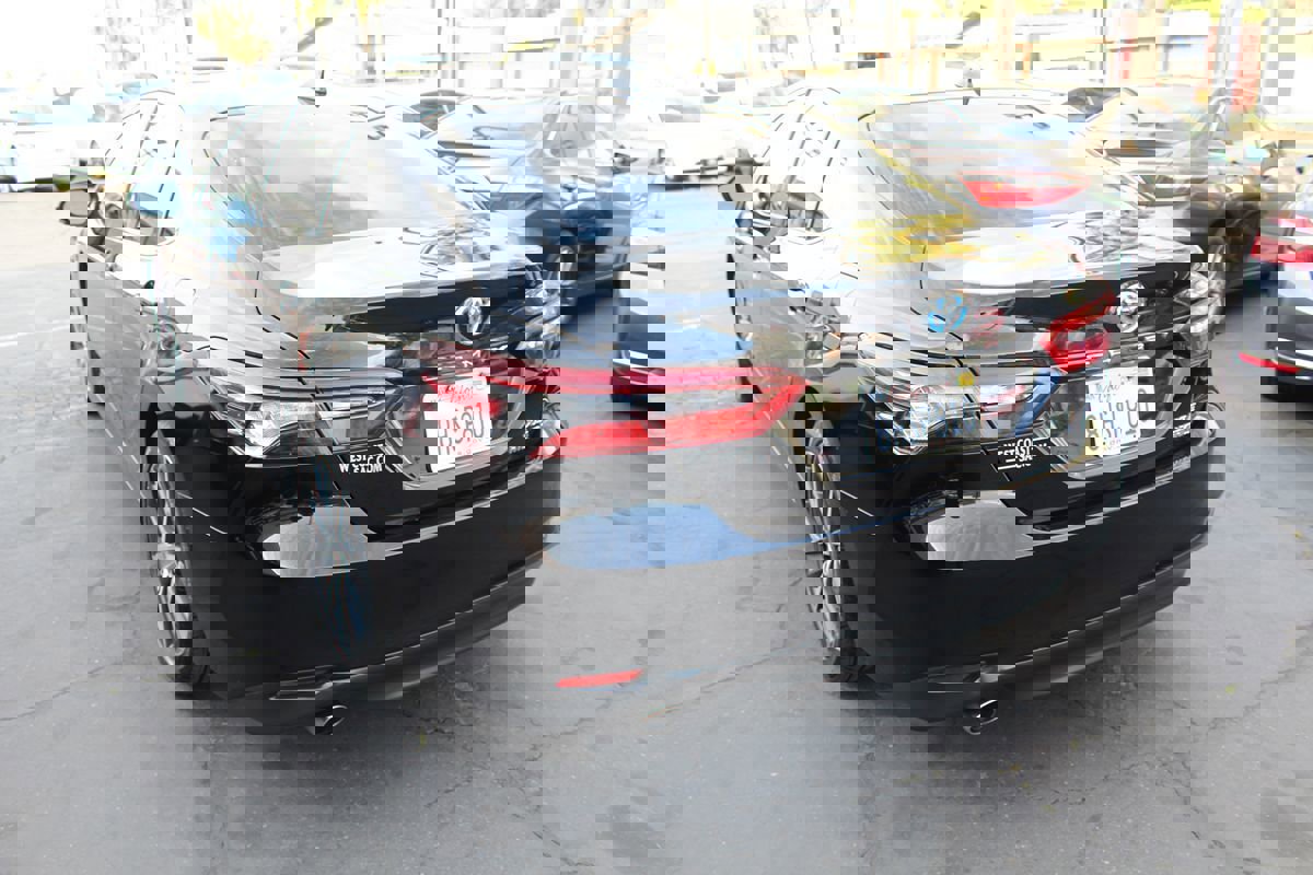 Used 2021 Toyota Camry XLE image 5