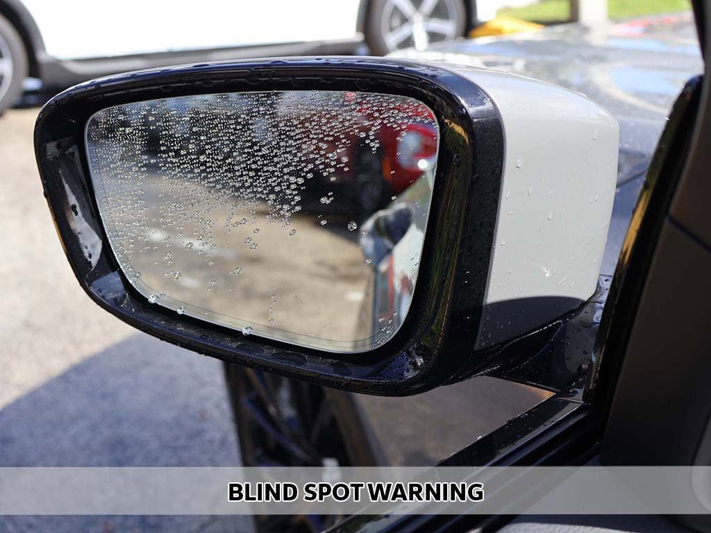 Used 2022 BMW 740i w/ M Sport Package image 7