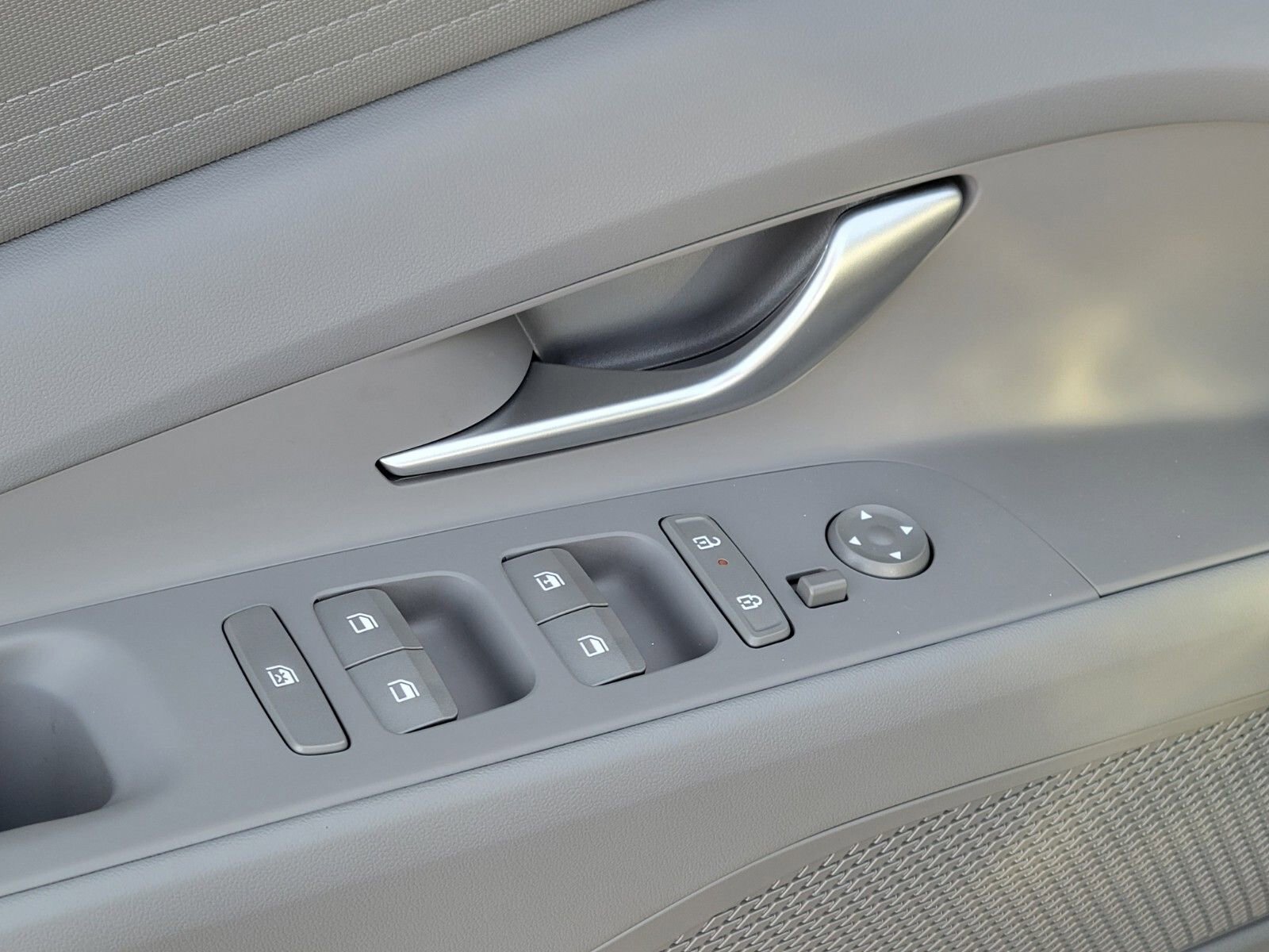 Used 2025 Hyundai Elantra SE image 17