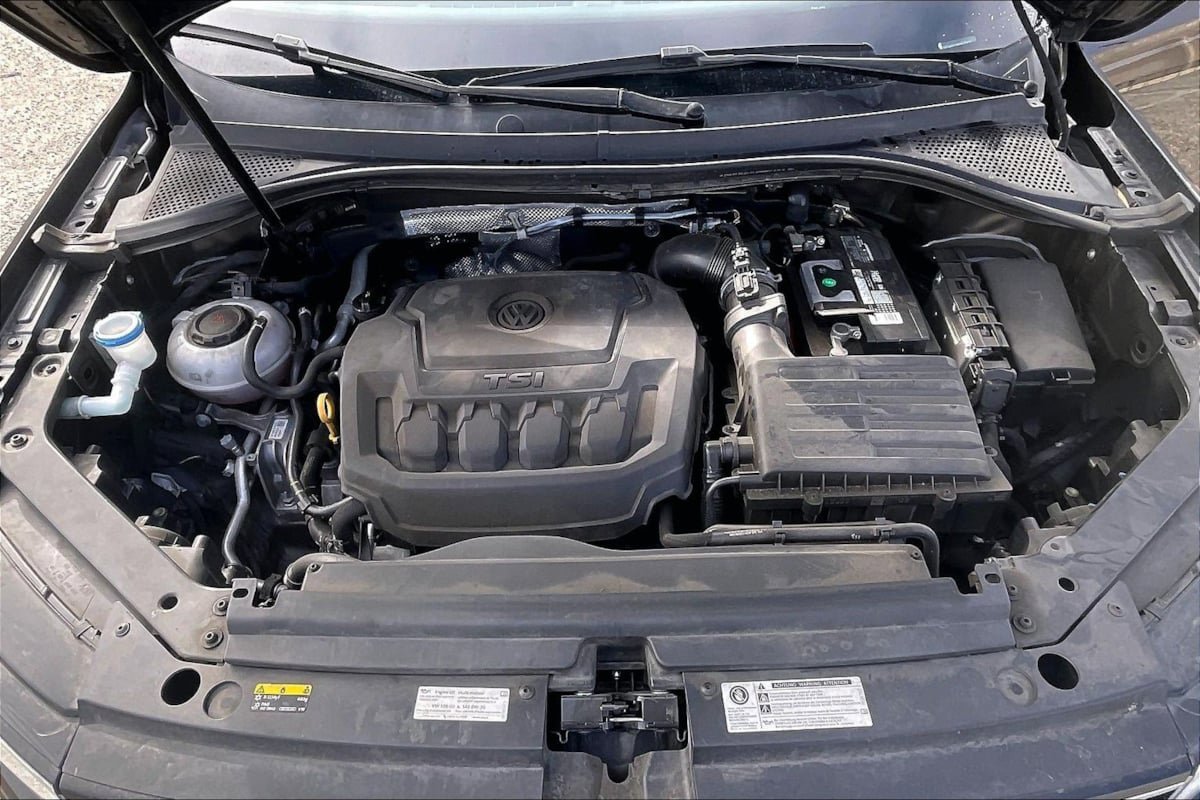 Used 2018 Volkswagen Tiguan SE w/ Panoramic Sunroof Package FWD image 10