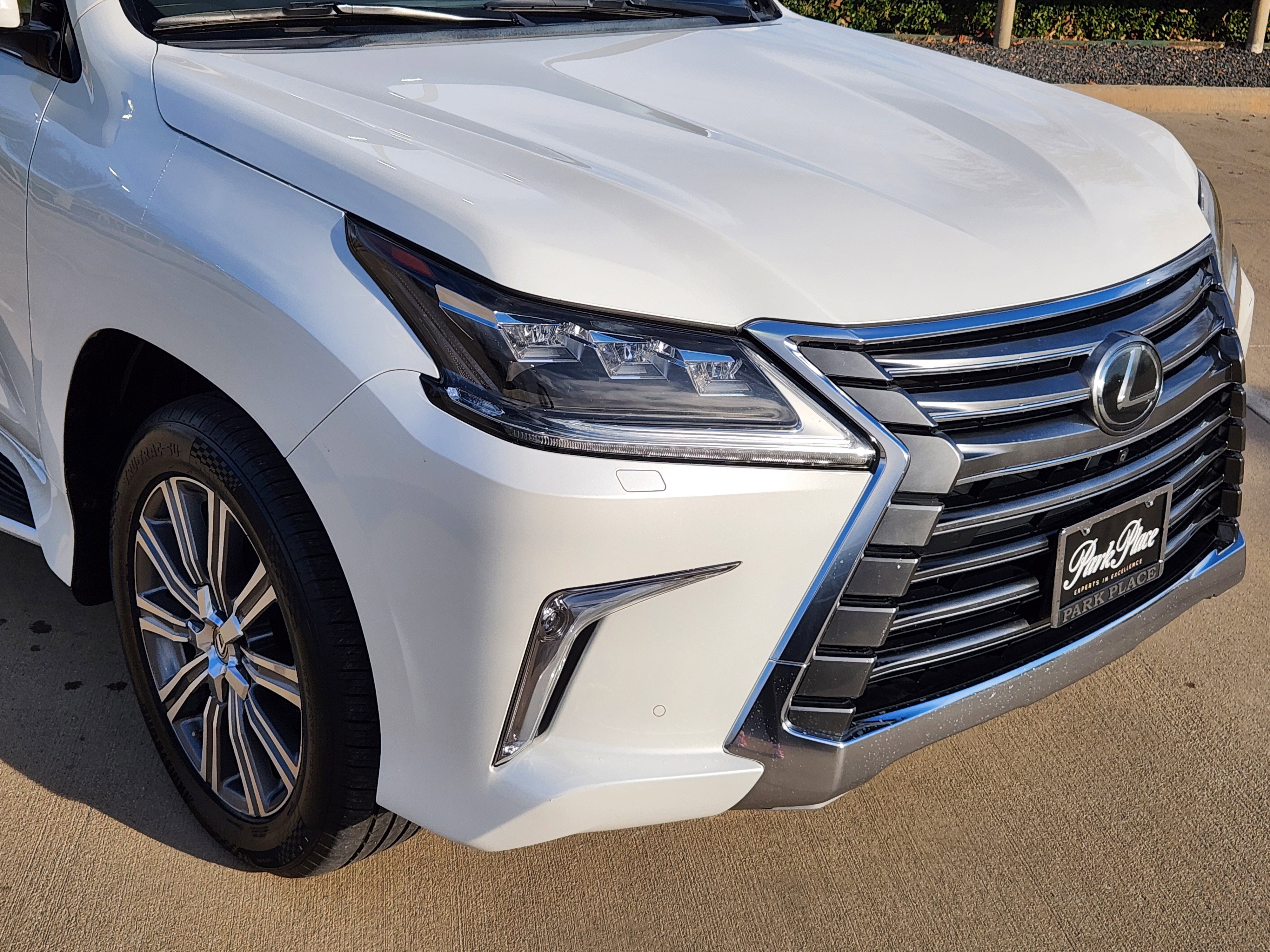 Used 2016 Lexus LX 570 4WD image 7