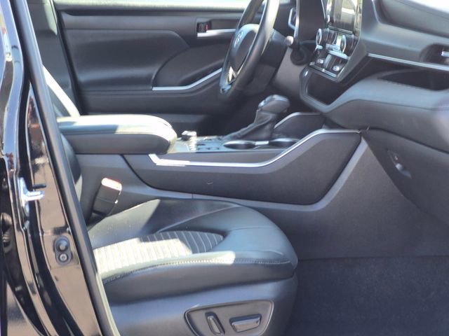 Used 2025 Toyota Highlander XSE image 22
