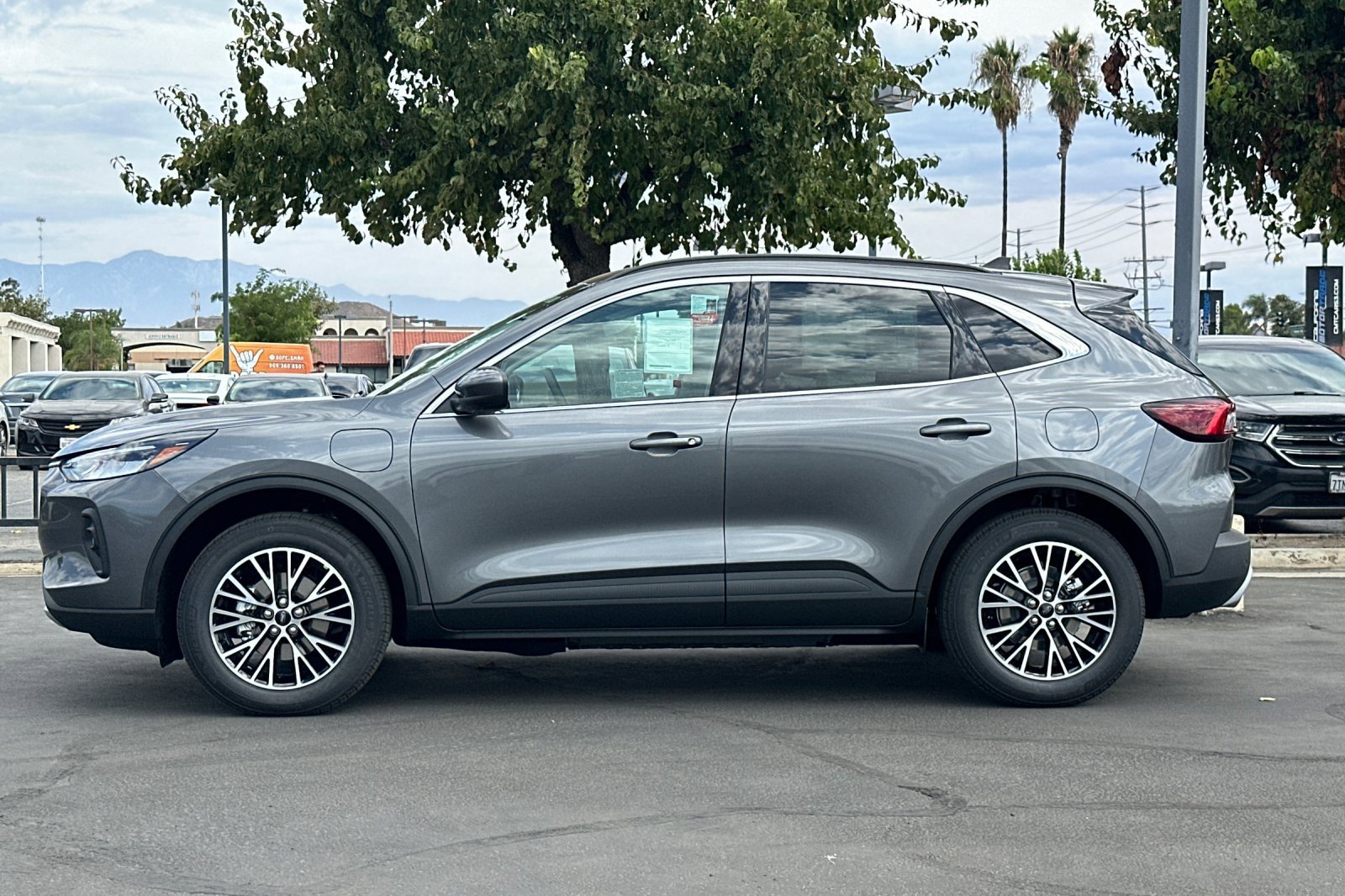 New 2025 Ford Escape SE w/ Class II Trailer Tow Package image 7