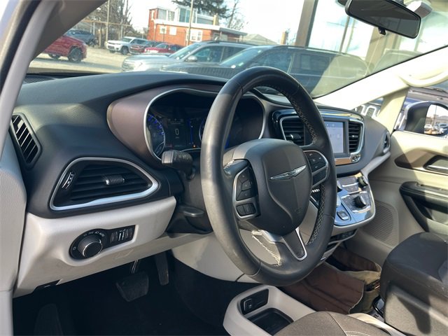 Used 2022 Chrysler Voyager LX image 9