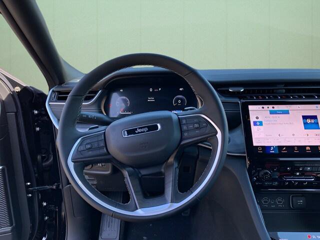 Certified 2025 Jeep Grand Cherokee Limited w/ Luxury Tech Group II AWD/4WD image 19