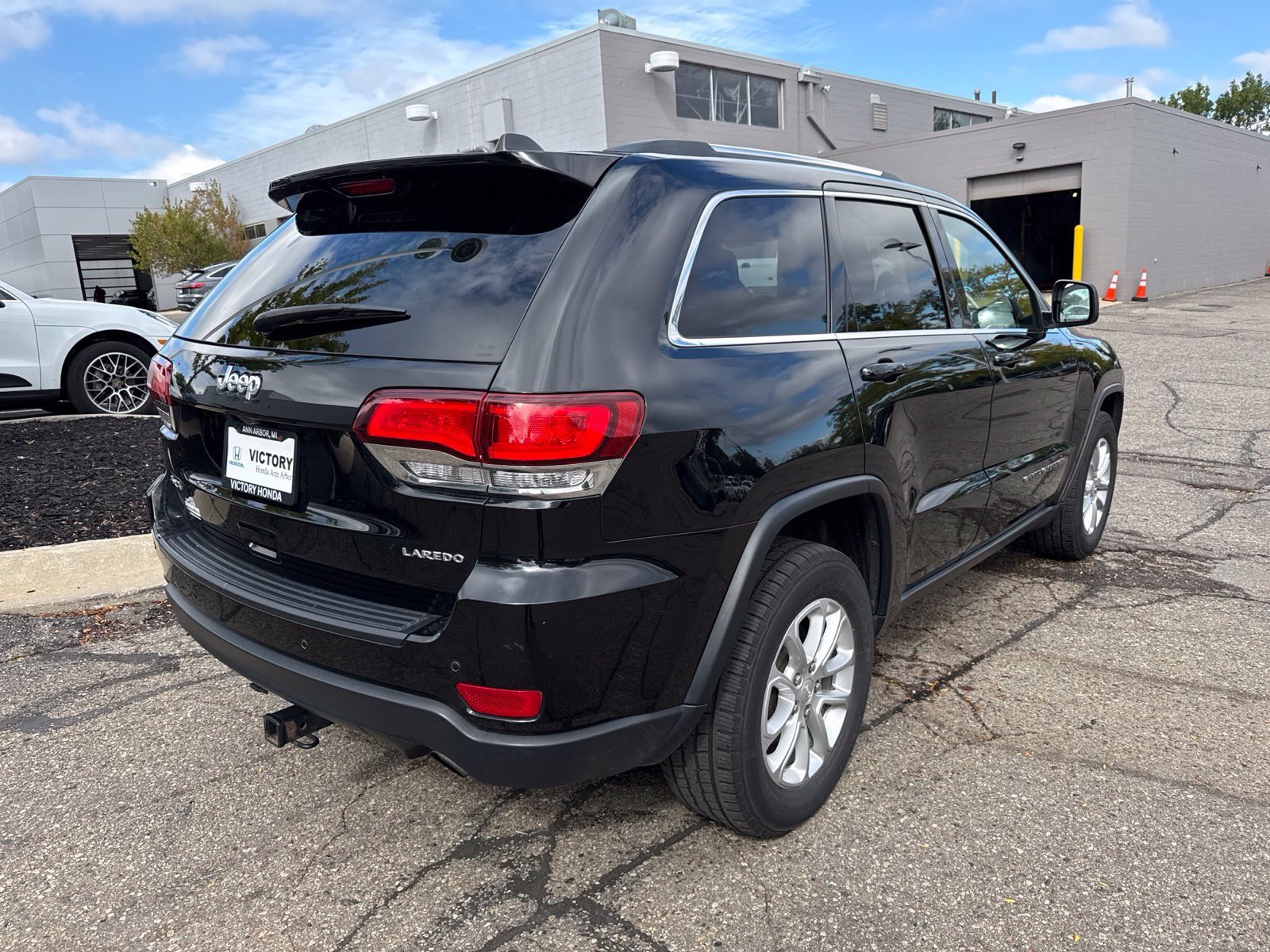 Used 2021 Jeep Grand Cherokee Laredo w/ Security & Convenience Group AWD/4WD image 7