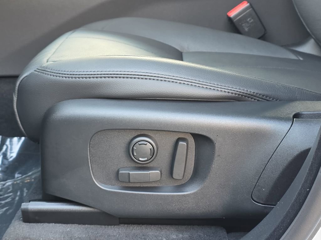 New 2026 Land Rover Range Rover Velar S image 30