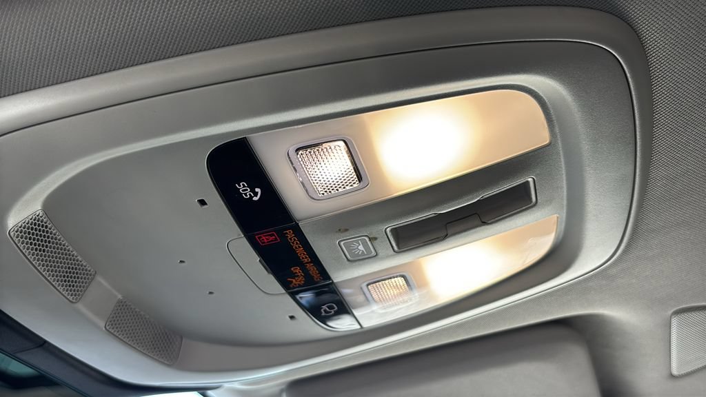 Certified 2025 Volvo XC60 B5 Plus AWD/4WD image 22