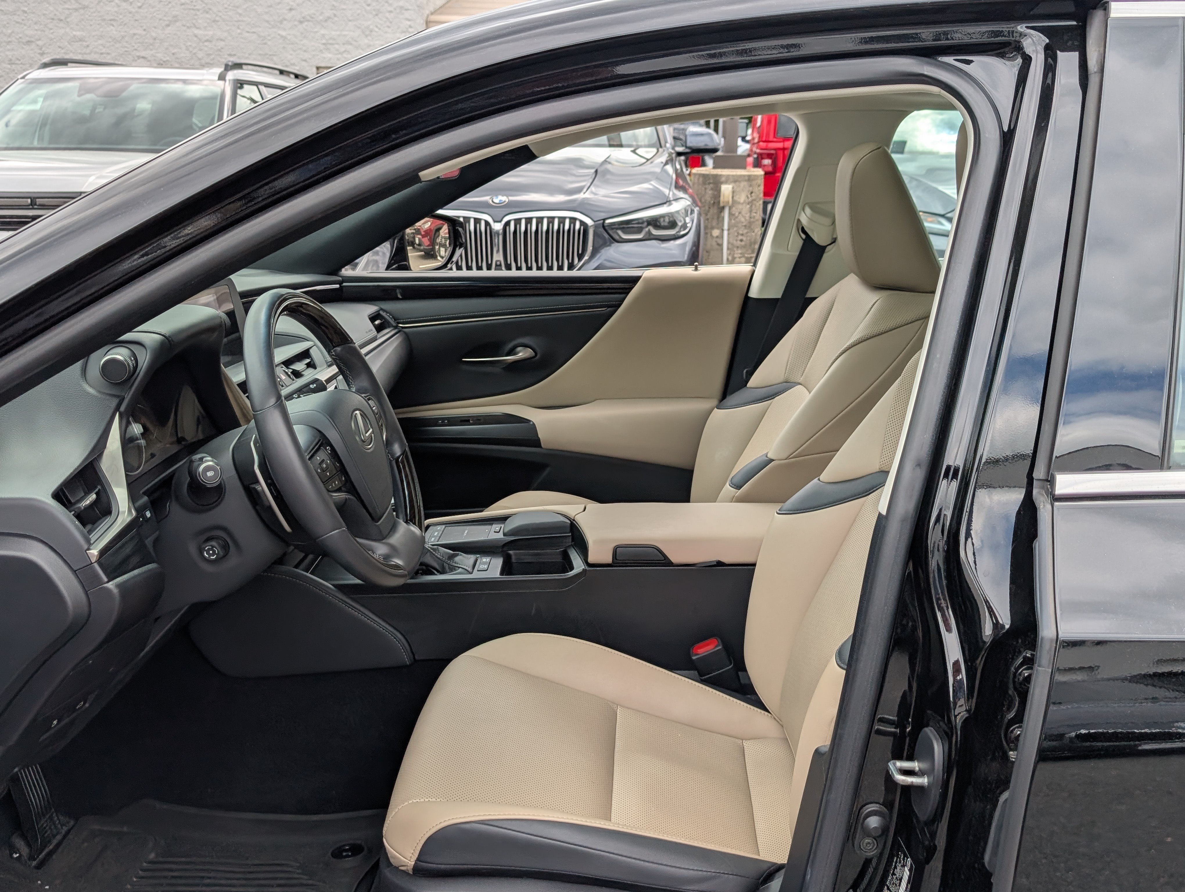 Used 2021 Lexus ES 300h w/ Premium Package FWD image 14