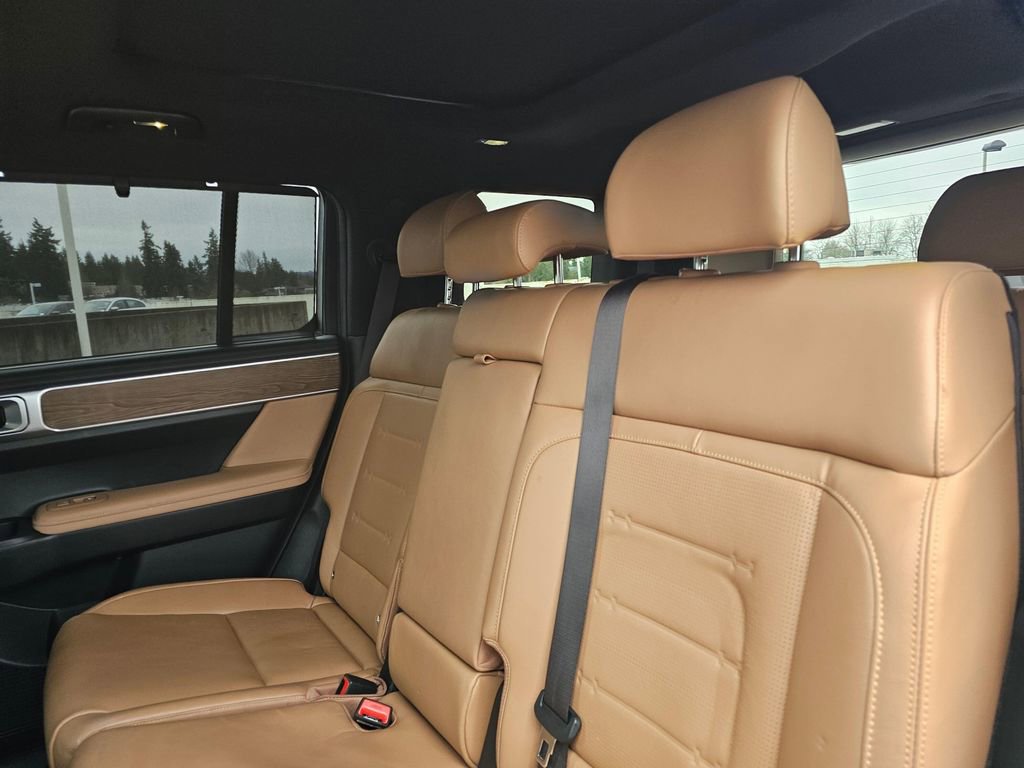 Used 2025 Hyundai Santa Fe Limited w/ Tow & Go Package image 20