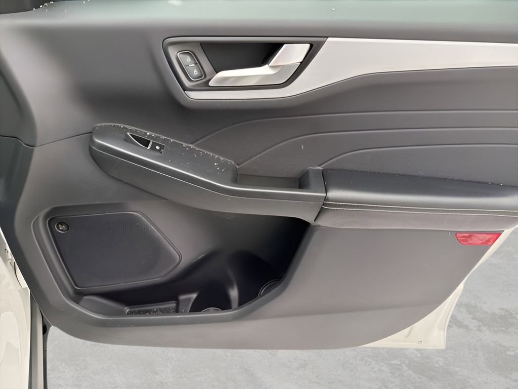 Used 2023 Ford Escape Platinum w/ Premium Technology Package image 11