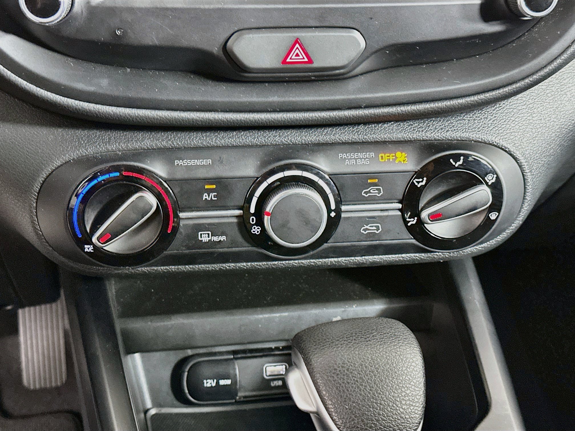 Used 2025 Kia Soul LX w/ LX Technology Package FWD image 23