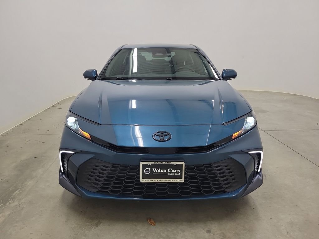 Used 2025 Toyota Camry SE w/ Convenience Package image 2